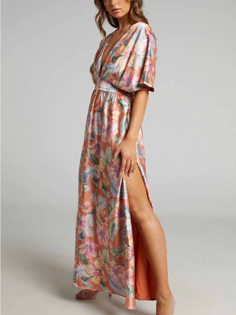 💋NWT showpo sophia plunge neck bat wing sleeve maxi dress in multi floral - Picture 3 of 14